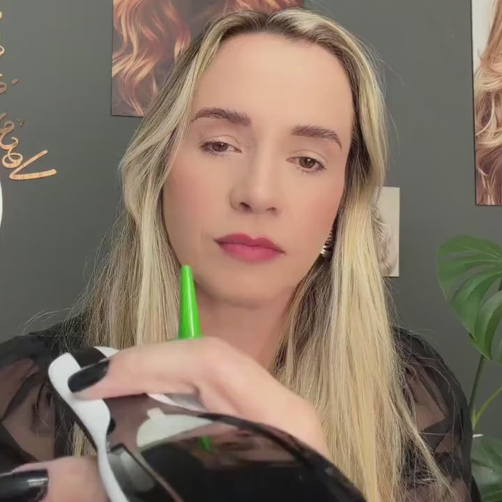 Escova de Terapia Capilar 4 em 1 - RevitaHair Pro™